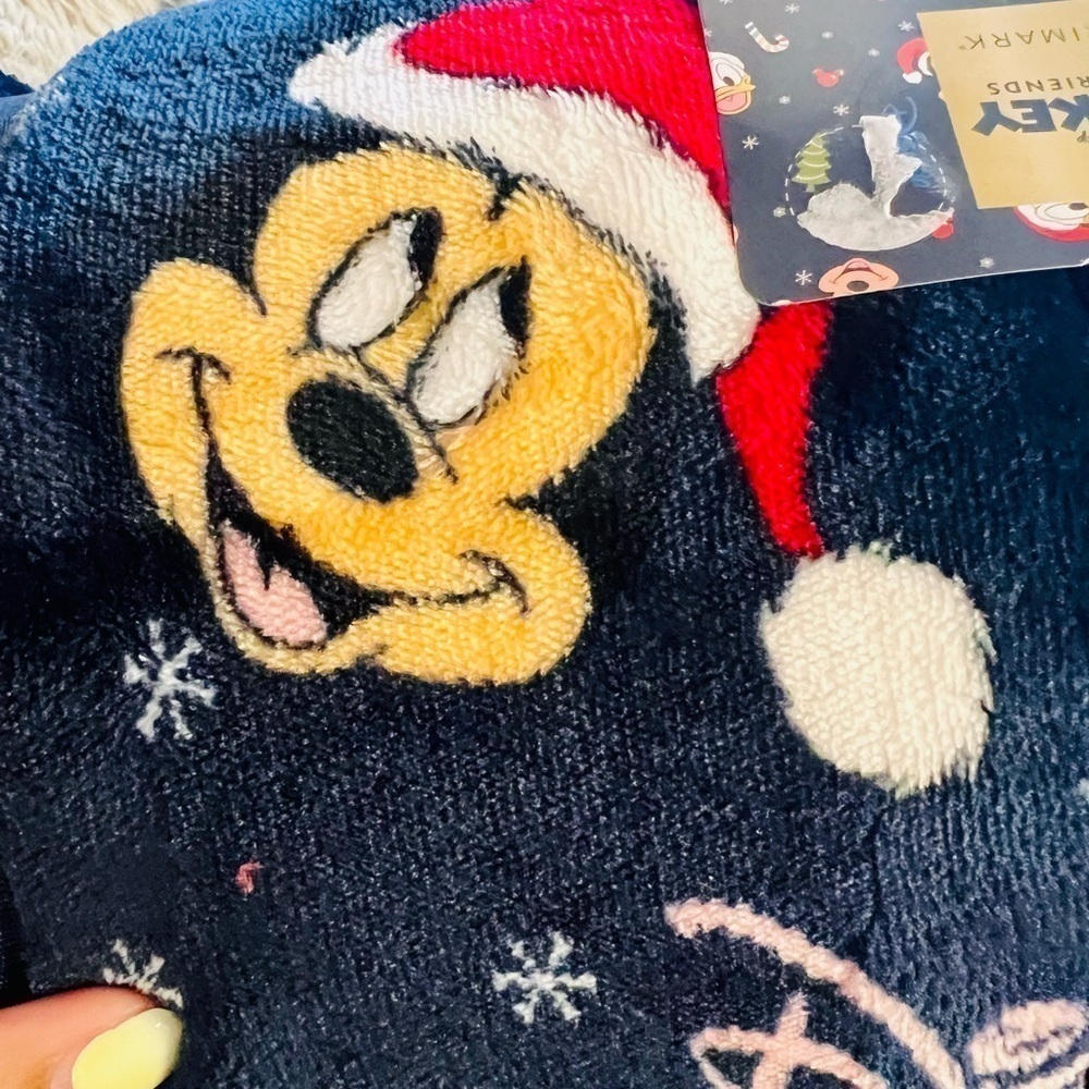 𝅺disney Primark Mickey and Friends large throw - Picture 3 of 6